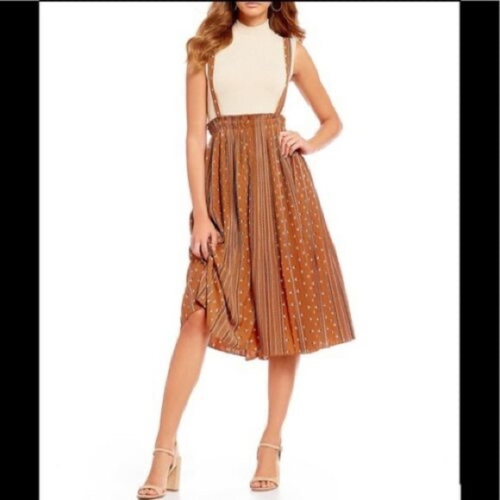 Gianni Bini pleated skirt with removable suspender